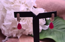 Charger l&#39;image dans la galerie, Boucles d&#39;oreilles Lila Rubis drop
