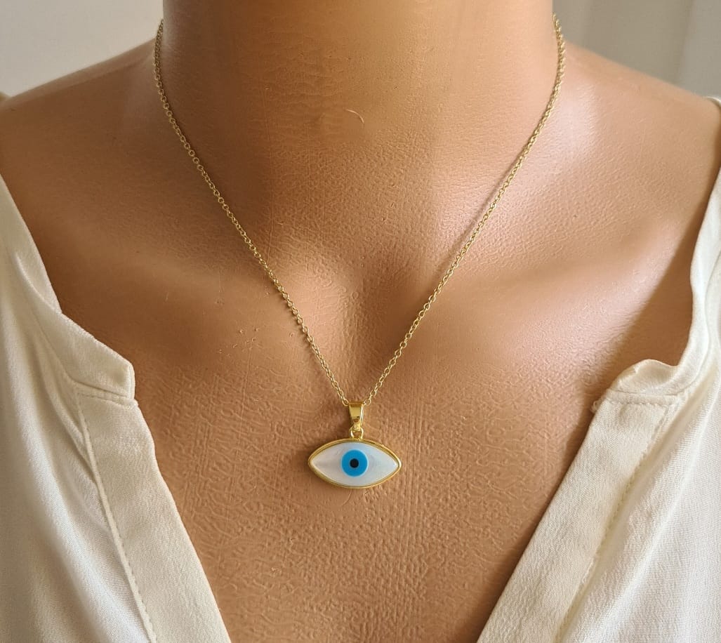 Collier beautiful eye